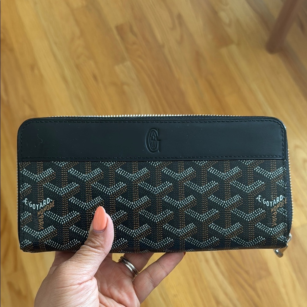 Black and white wallet